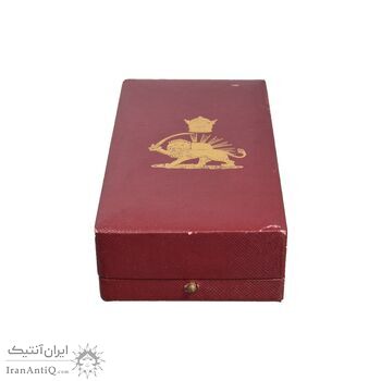 نشان همایونی درجه چهار (با جعبه و روبان فابریک) - AU - رضا شاه