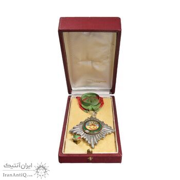 نشان همایونی درجه چهار (با جعبه و روبان فابریک) - AU - رضا شاه