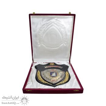 لوح یادبود دیدار دانشجویان قاهره از دانشگاه تهران - 1976 - محمد رضا شاه لوح یادبود دیدار دانشجویان قاهره از دانشگاه تهران - 1976 - محمد رضا شاه