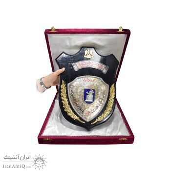 لوح یادبود دیدار دانشجویان قاهره از دانشگاه تهران - 1976 - محمد رضا شاه لوح یادبود دیدار دانشجویان قاهره از دانشگاه تهران - 1976 - محمد رضا شاه