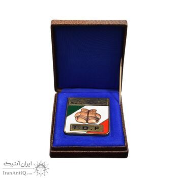 نشان فدراسیون بوکس آماتور ایران (با جعبه فابریک) - UNC - محمد رضا شاه