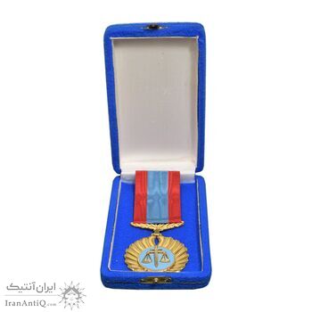 نشان دادگستری درجه 1 - با جعبه فابریک - UNC - محمد رضا شاه