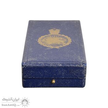 نشان تاج درجه پنج 1332 - با جعبه و روبان فابریک - AU58 - احمد شاه