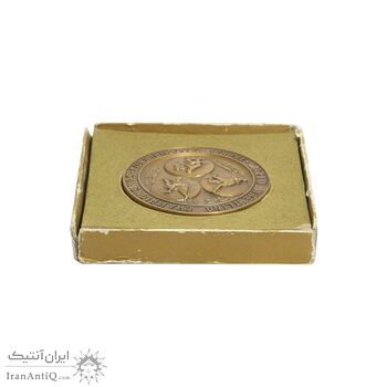 مدال یادبود مسابقات جهانی کشتی تهران 1352 - با جعبه فابریک - UNC - محمد رضا شاه