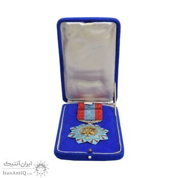 نشان دادگستری درجه 3 - با جعبه فابریک - UNC - محمد رضا شاه