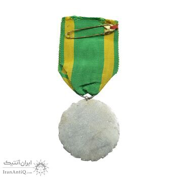 نشان نقره یادگار جشن دوم ازدواج محمدرضا شاه اردیبهشت 1318 - EF - رضا شاه