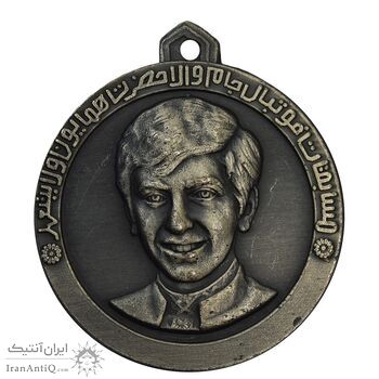 مدال آویز نقره ای مسابقات فوتبال جام ولیعهد بدون تاریخ - AU - محمد رضا شاه مدال آویز نقره ای مسابقات فوتبال جام ولیعهد بدون تاریخ - AU - محمد رضا شاه