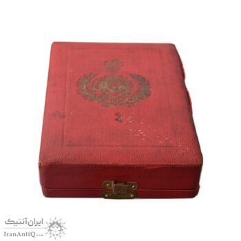 نشان همایونی درجه چهار  (با جعبه و روبان فابریک) - UNC - مظفرالدین شاه نشان همایونی درجه چهار  (با جعبه و روبان فابریک) - UNC - مظفرالدین شاه