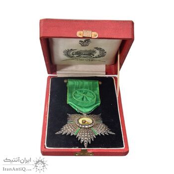 نشان همایونی درجه چهار  (با جعبه و روبان فابریک) - UNC - مظفرالدین شاه نشان همایونی درجه چهار  (با جعبه و روبان فابریک) - UNC - مظفرالدین شاه