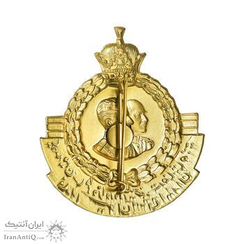 نشان فدراسیون کشتی به مناسبت صدمین سالگرد زادروز رضاشاه - با پک فابریک - UNC - محمد رضا شاه نشان فدراسیون کشتی به مناسبت صدمین سالگرد زادروز رضاشاه - با پک فابریک - UNC - محمد رضا شاه