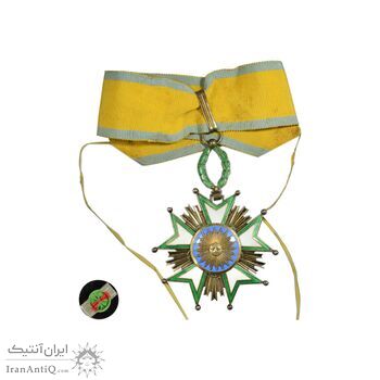 نشان تاج درجه سه 1332 - با جعبه و روبان فابریک - AU - احمد شاه