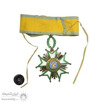 نشان تاج درجه سه 1332 - با جعبه و روبان فابریک - AU - احمد شاه