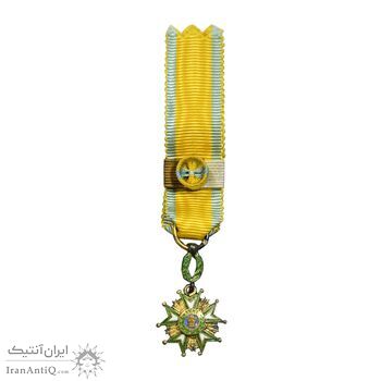 نشان تاج کیانی درجه 2 - با جعبه و روبان فابریک - شب - AU - محمد رضا شاه