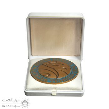 مدال یادبود بازی های آسیایی تهران 1353 - جعبه فابریک - UNC - محمد رضا شاه