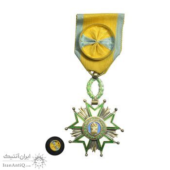 نشان تاج درجه چهار 1332 - با جعبه و روبان فابریک - AU - احمد شاه