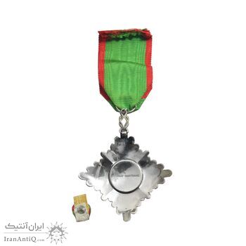 نشان همایونی درجه چهار - با جعبه و روبان فابریک - UNC - رضا شاه