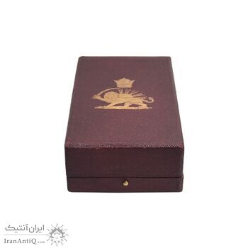 نشان همایونی درجه چهار - با جعبه و روبان فابریک - UNC - رضا شاه