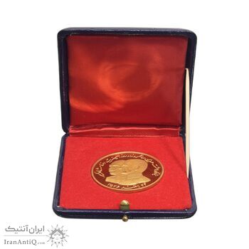 مدال طلا 30 گرمی بانک ملی - صدمین سالگرد رضا شاه - با جعبه فابریک - PF58 - محمد رضا شاه