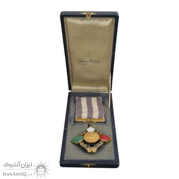 نشان خدمات ورزشی - با روبان و جعبه فابریک - AU - محمد رضا شاه