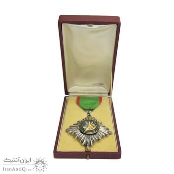 نشان همایونی درجه پنج - با جعبه و روبان فابریک - AU - رضا شاه