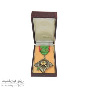 نشان همایونی درجه چهار - با جعبه و روبان فابریک - AU - رضا شاه