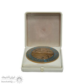 مدال یادبود بازی های آسیایی تهران 1353 - جعبه فابریک - UNC - محمد رضا شاه