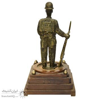 تندیس برنز یادبود دانشکده افسری 1352 - محمد رضا شاه