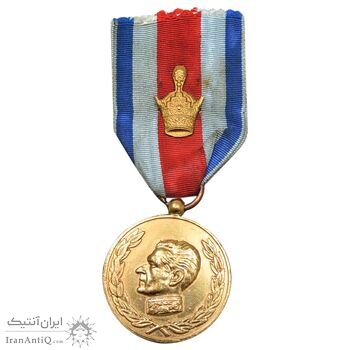 مدال آویزی 2500 سال شاهنشاهی ایران - با روبان و تاج - AU - محمد رضا شاه