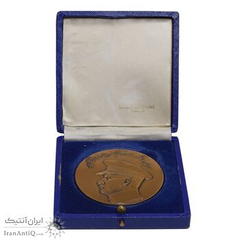 مدال صدمین سالگرد زادروز رضاشاه 2536 - با جعبه فابریک - UNC - محمد رضا شاه