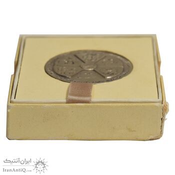 مدال نقره انقلاب سفید 1346 - با جعبه فابریک - AU - محمد رضا شاه