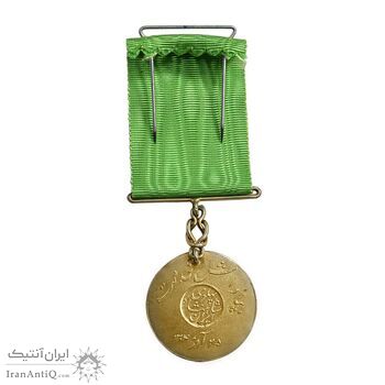 مدال نقره بپاداش خدمت - طلایی - با جعبه - AU50 - رضا شاه