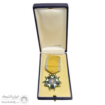 نشان تاج درجه پنج 1332 - با جعبه و روبان فابریک - EF - احمد شاه