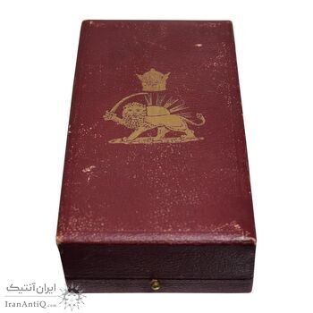 نشان همایونی درجه پنج - با جعبه و روبان فابریک - AU50 - رضا شاه