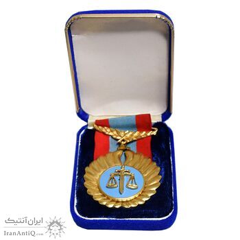 نشان دادگستری درجه 1 - با جعبه فابریک کوچک - AU - محمد رضا شاه