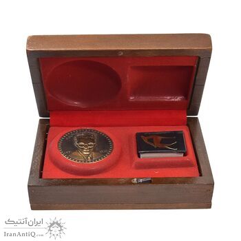 مدال یادبود صادق هدایت 1391 (با جعبه فابریک) - UNC - جمهوری اسلامی