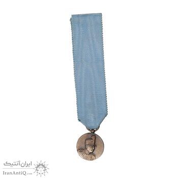 مدال یادگار تاجگذاری 1305 (با روبان فابریک) - شب - MS64 - رضا شاه
