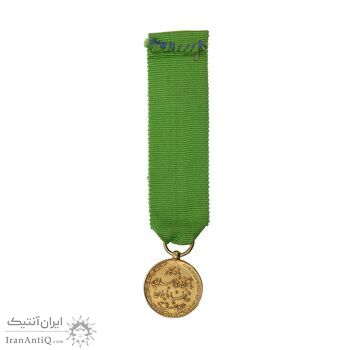 مدال یادگار تاجگذاری نقره 1305 (با روبان فابریک) - شب - MS63 - رضا شاه مدال یادگار تاجگذاری نقره 1305 (با روبان فابریک) - شب - MS63 - رضا شاه