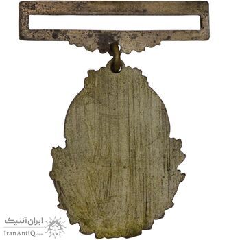 نشان آویزی اهدایی فدراسیون کشتی - نقره ای - EF - محمد رضا شاه نشان آویزی اهدایی فدراسیون کشتی - نقره ای - EF - محمد رضا شاه