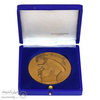 مدال صدمین سالگرد زادروز رضاشاه 2536 (با جعبه) - AU - محمد رضا شاه