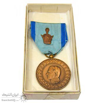 مدال یادبود آویزی بیست و پنجمین سده (روز) - با جعبه فابریک - AU50 - محمد رضا شاه
