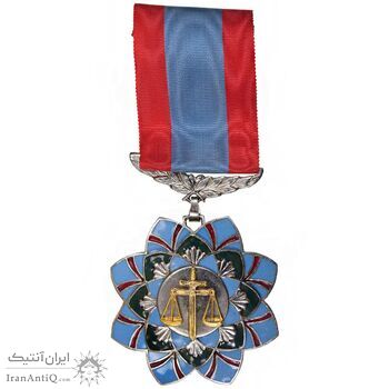 نشان دادگستری درجه 3 (با جعبه فابریک) - UNC - محمد رضا شاه نشان دادگستری درجه 3 (با جعبه فابریک) - UNC - محمد رضا شاه
