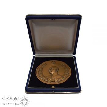 مدال دو و راهپیمایی یادبود رضا شاه - بزرگ - محمد رضا شاه مدال دو و راهپیمایی یادبود رضا شاه - بزرگ - محمد رضا شاه