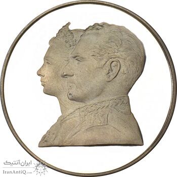 مدال نقره 200 ریال جشنهای 2500 ساله 1350 (با کاور فابریک) - PF64 - محمد رضا شاه مدال نقره 200 ریال جشنهای 2500 ساله 1350 (با کاور فابریک) - PF64 - محمد رضا شاه