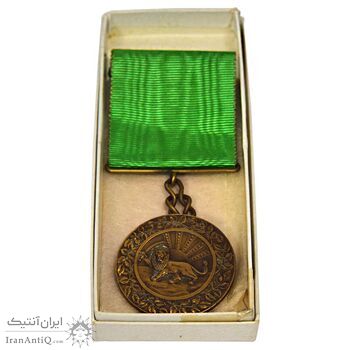 مدال برنز بپاداش خدمت (با جعبه و روبان فابریک) - UNC - رضا شاه مدال برنز بپاداش خدمت (با جعبه و روبان فابریک) - UNC - رضا شاه