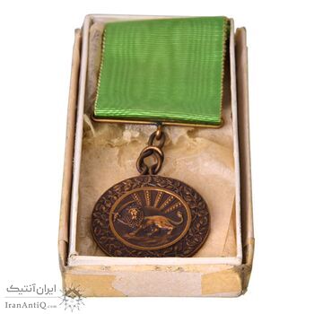 مدال برنز بپاداش خدمت (با جعبه و روبان فابریک) - UNC - رضا شاه مدال برنز بپاداش خدمت (با جعبه و روبان فابریک) - UNC - رضا شاه