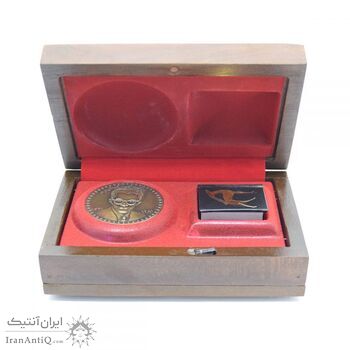 مدال یادبود صادق هدایت 1391 - با جعبه فابریک - جمهوری اسلامی