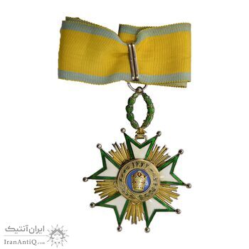 نشان تاج درجه سه 1332 (با جعبه و روبان) - AU - احمد شاه