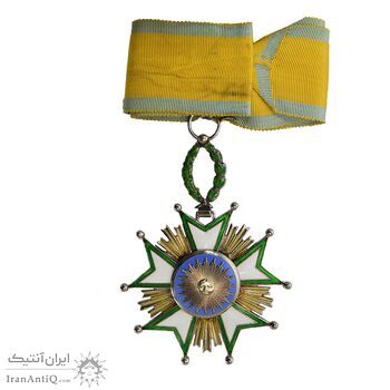 نشان تاج درجه سه 1332 (با جعبه و روبان) - AU - احمد شاه
