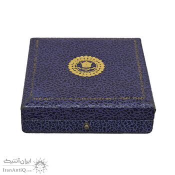 مدال نقره بر روی دریا ها 2535 (با جعبه فابریک) - AU - محمد رضا شاه مدال نقره بر روی دریا ها 2535 (با جعبه فابریک) - AU - محمد رضا شاه