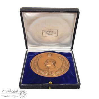 مدال دو و راهپیمایی یادبود رضا شاه (بزرگ) با جعبه فابریک - AU - محمد رضا شاه